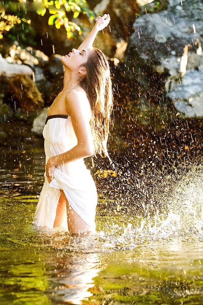 Marie Avgeropoulos in Sarajevo