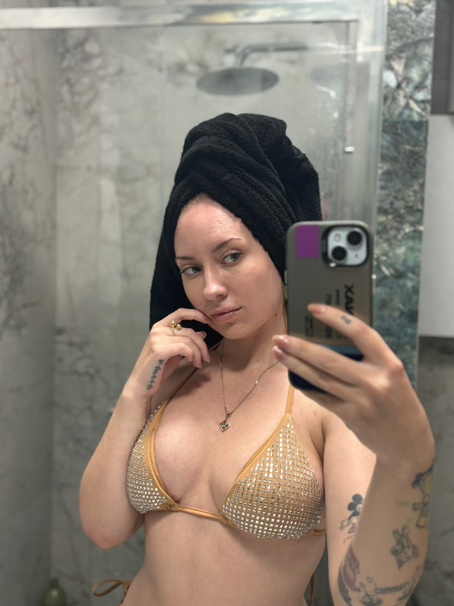 Nude girl KateV in Sarajevo