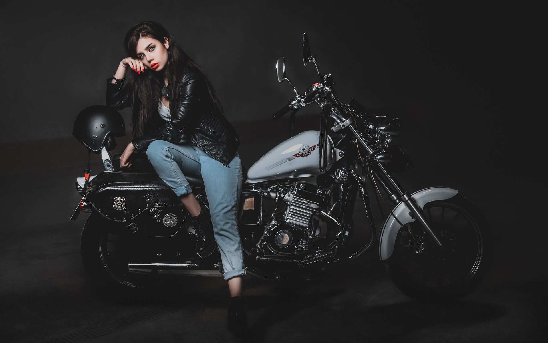 Biker girls: style and drive in Sarajevo