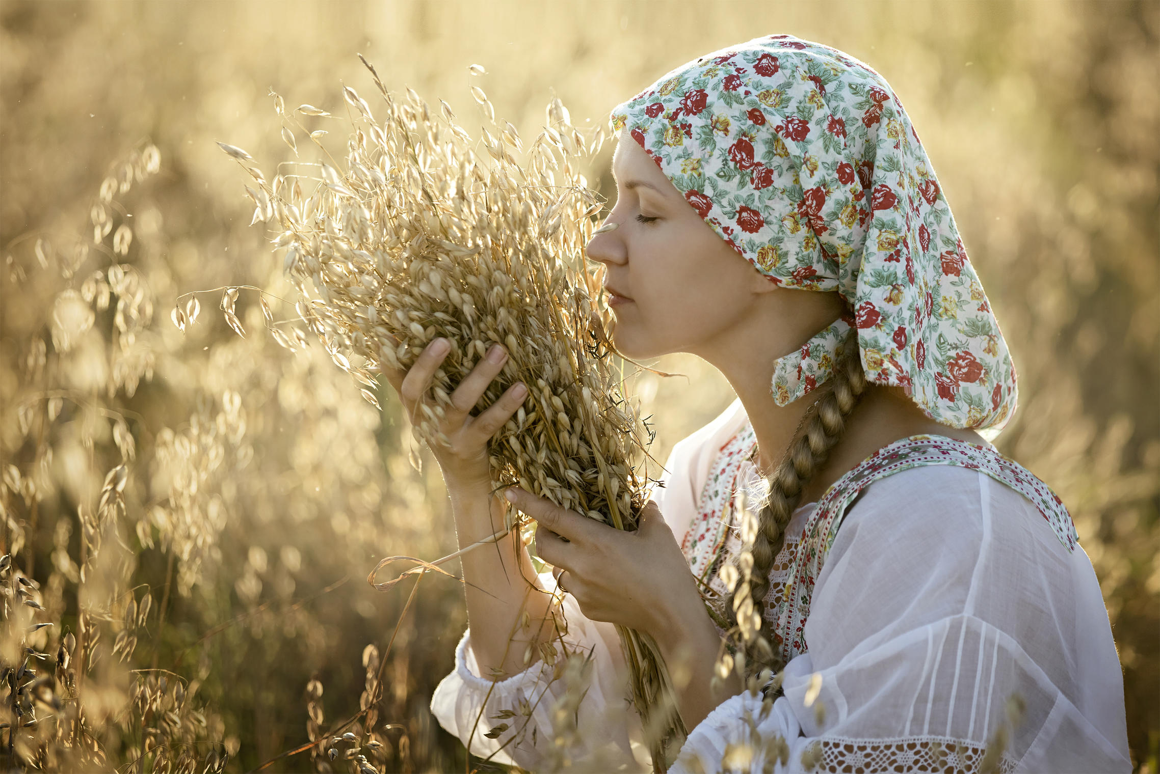 Photo Women in Slavic costumes in Sarajevo